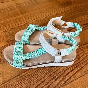 Diba women’s green floral sandals